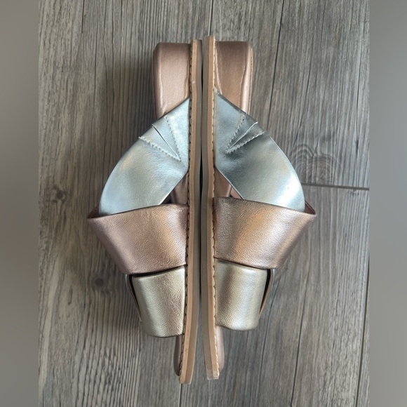 Aerosoles Hilary Combo Metallic Slide Sandal, Flats, Criss Cross Straps, Size 6M - Picture 3 of 10